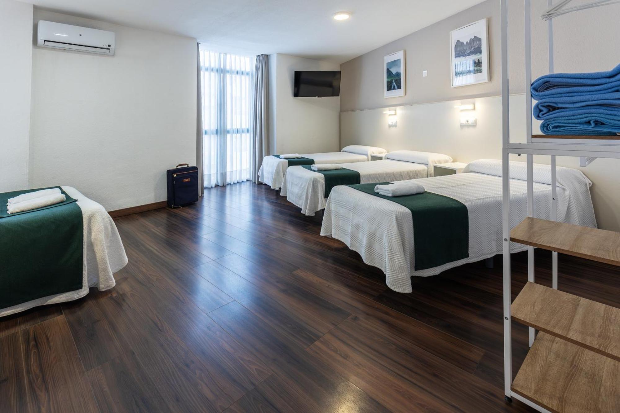 Hostal Gran Via ピント エクステリア 写真