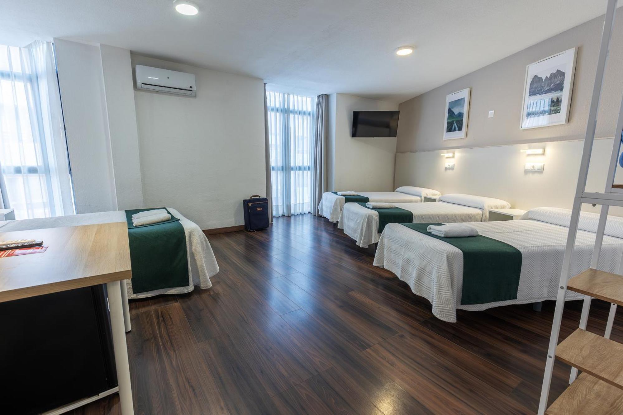 Hostal Gran Via ピント エクステリア 写真