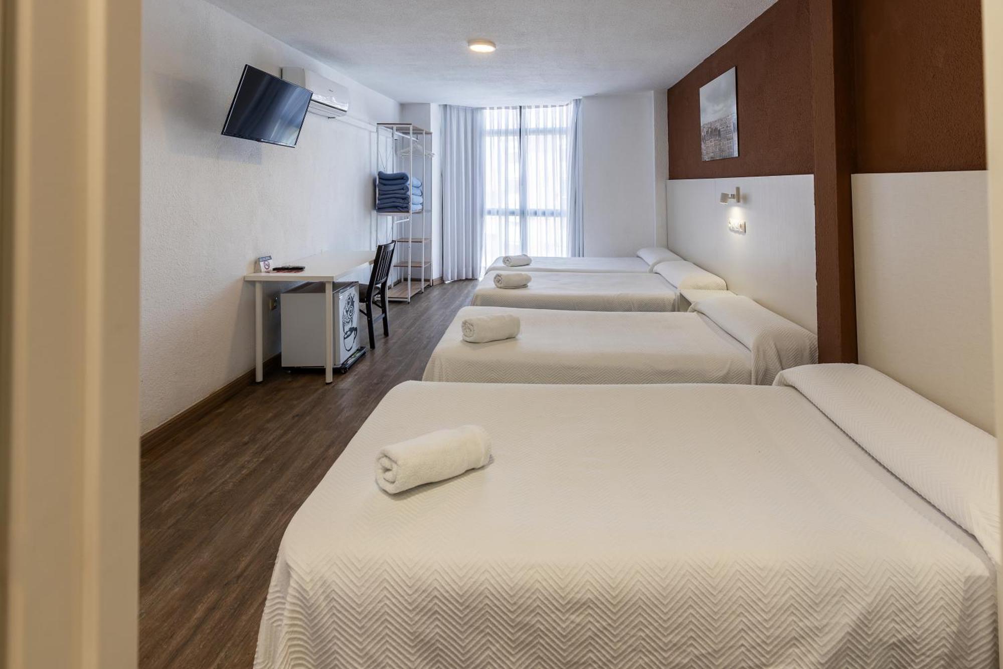 Hostal Gran Via ピント エクステリア 写真