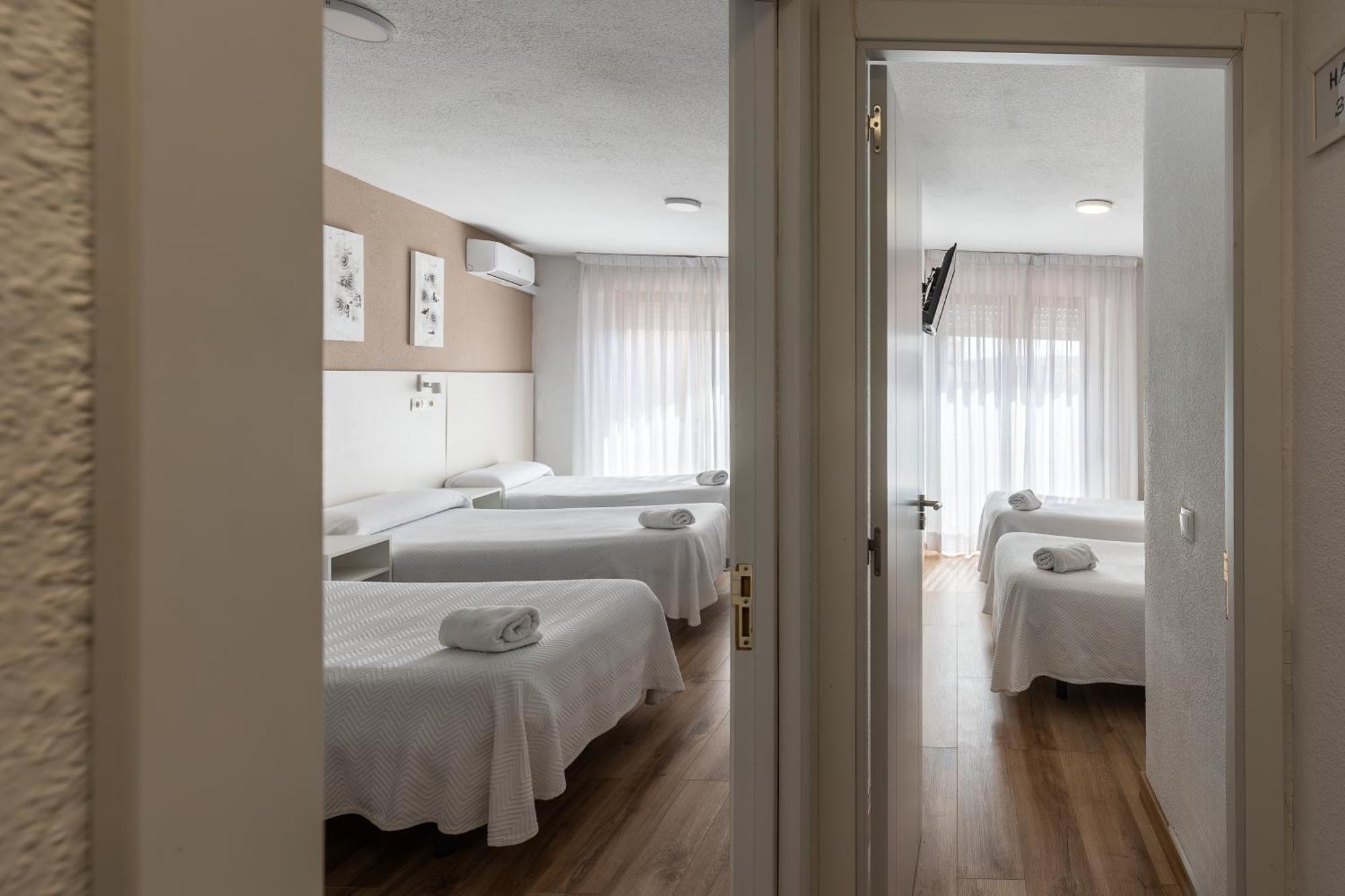Hostal Gran Via ピント エクステリア 写真