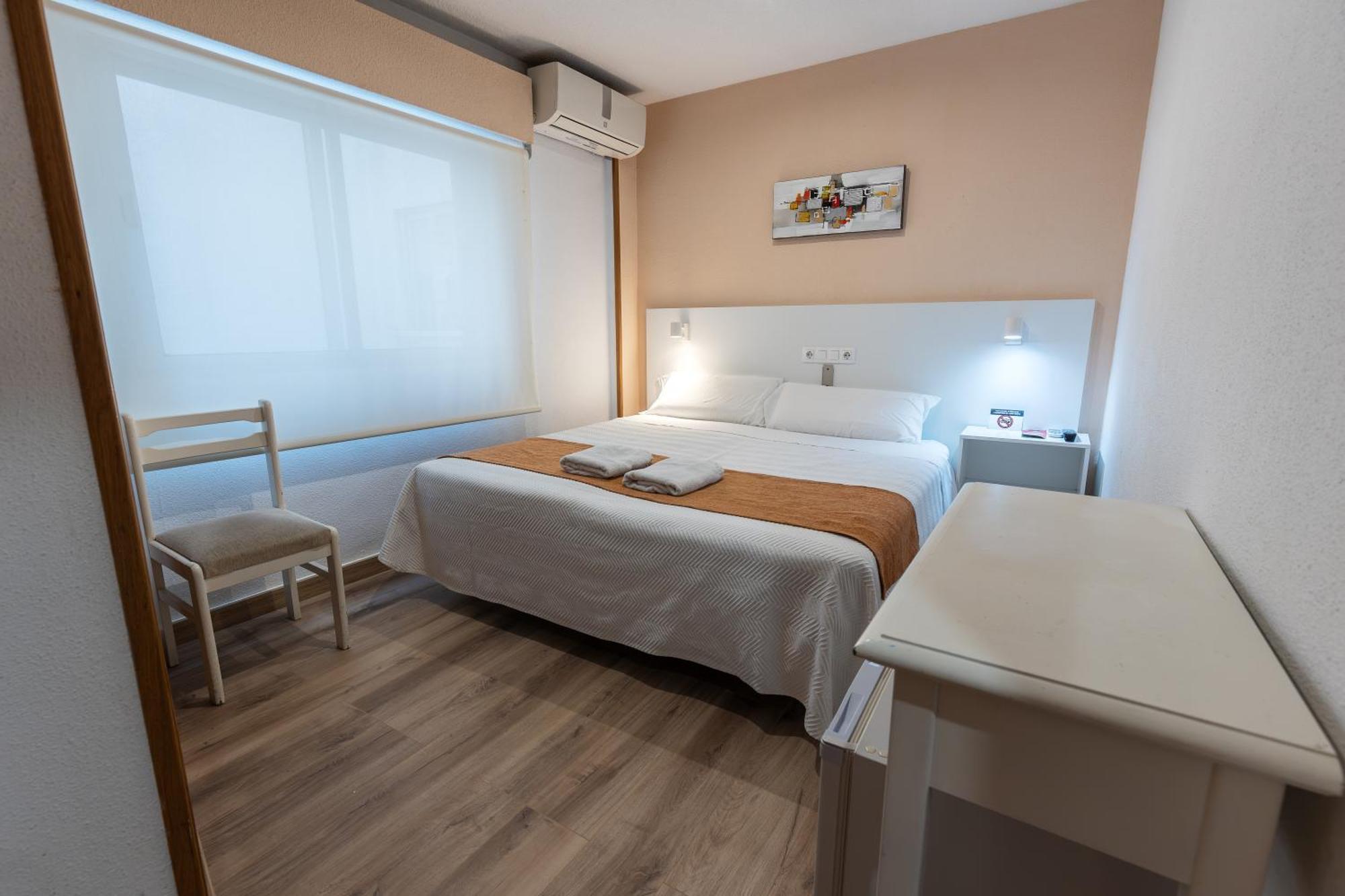 Hostal Gran Via ピント エクステリア 写真