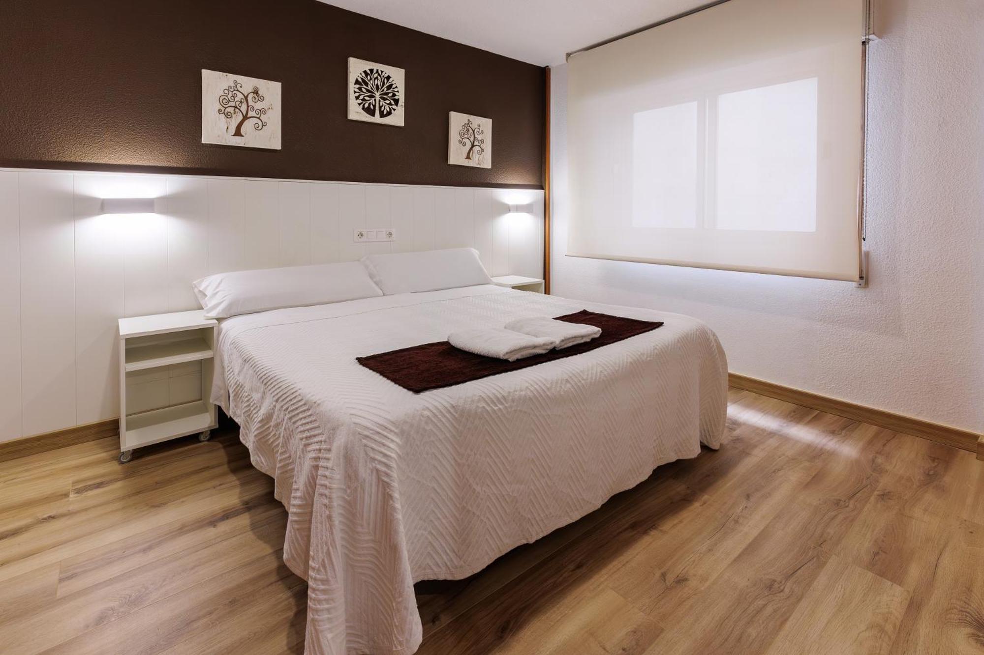 Hostal Gran Via ピント エクステリア 写真