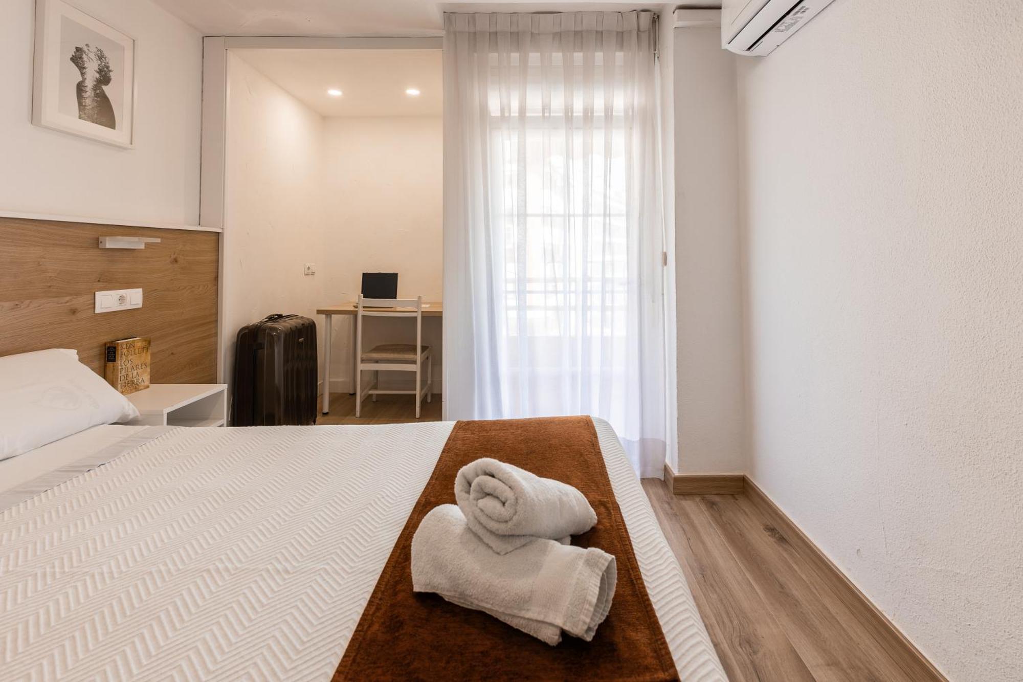 Hostal Gran Via ピント エクステリア 写真