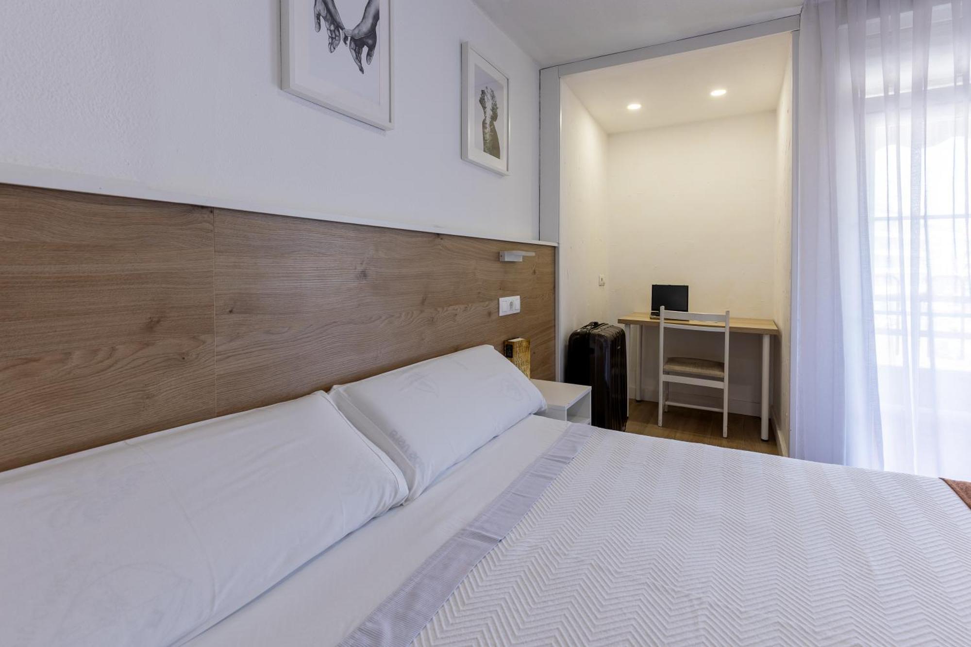Hostal Gran Via ピント エクステリア 写真